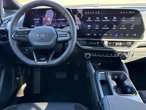 New 2025 Chevrolet Equinox EV RS image 2