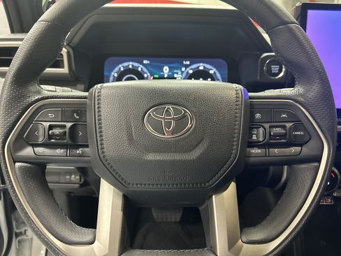 Used 2025 Toyota 4Runner Limited AWD/4WD image 18