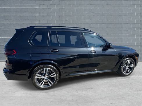 Certified 2025 BMW X7 xDrive40i w/ M Sport Package image 3
