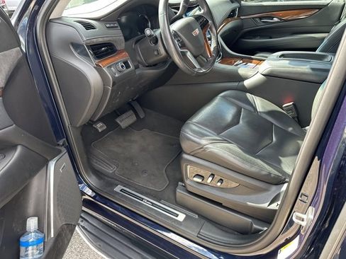 Used 2019 Cadillac Escalade Luxury image 9