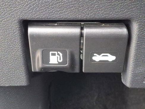 Used 2025 Nissan Versa S FWD image 24
