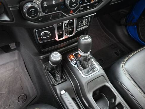 Used 2024 Jeep Wrangler Unlimited Sahara w/ Technology Group AWD/4WD image 9