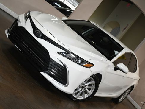 Used 2021 Toyota Camry LE image 78