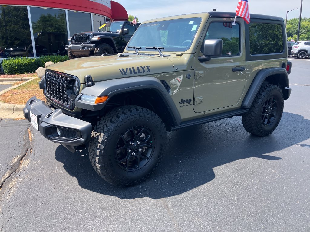 Used 2025 Jeep Wrangler Sport AWD/4WD image 7