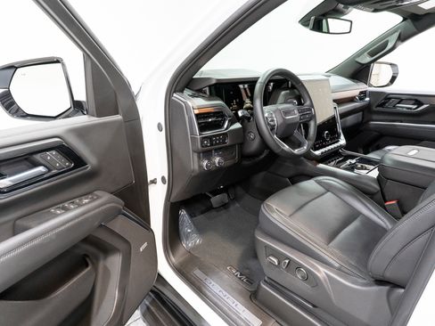 Used 2025 GMC Yukon Denali image 11
