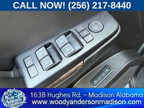 Used 2019 Chevrolet Suburban LT w/ LT Signature Package RWD image 10