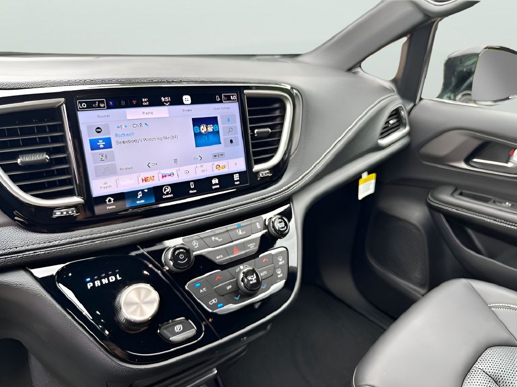 New 2027 Chrysler Pacifica Select FWD image 25