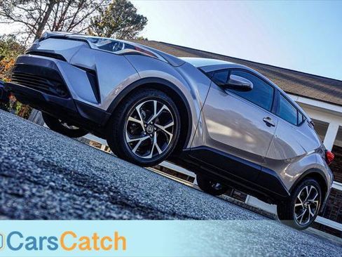 Used 2018 Toyota C-HR XLE image 4