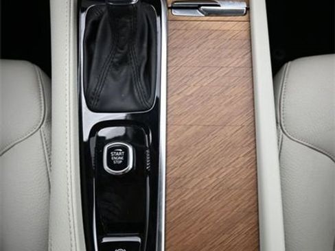 Used 2022 Volvo XC90 T6 Momentum w/ Climate Package image 10