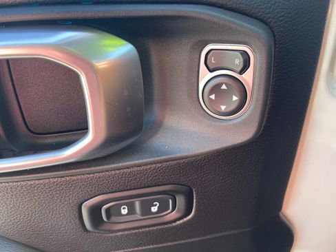 Used 2020 Jeep Gladiator Overland image 15