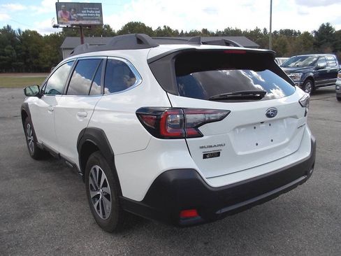 Used 2024 Subaru Outback Premium image 4