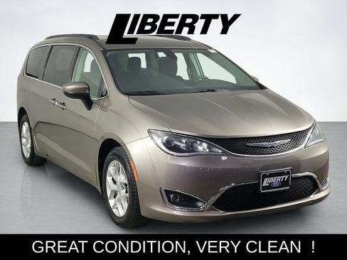 Used 2017 Chrysler Pacifica Touring Plus w/ Tire & Wheel Group FWD image 1