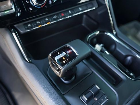 Used 2025 GMC Sierra 1500 AT4 w/ AT4 Premium Package image 22