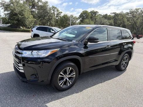Certified 2017 Toyota Highlander LE FWD image 5