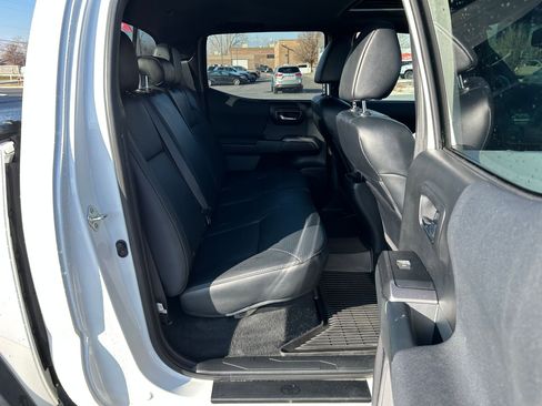 Used 2018 Toyota Tacoma TRD Off-Road image 26