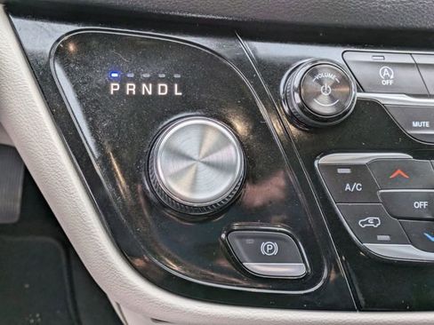 Certified 2018 Chrysler Pacifica Touring Plus image 19