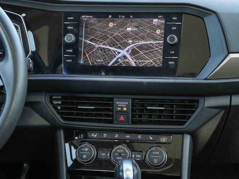 Used 2021 Volkswagen Jetta SEL Premium image 13