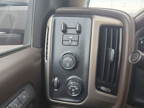 Used 2019 GMC Sierra 2500 Denali w/ Duramax Plus Package AWD/4WD image 17