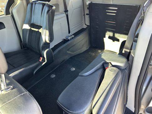 Used 2019 Dodge Grand Caravan SXT image 20