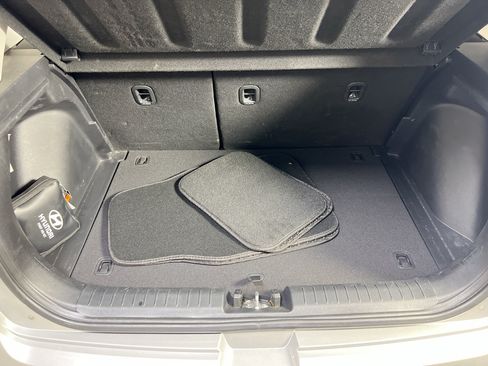 Used 2024 Hyundai Venue SEL FWD image 24