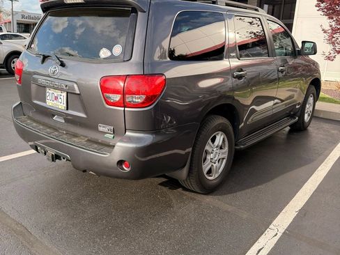 Used 2015 Toyota Sequoia SR5 w/ Premium Package image 5