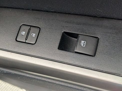 Used 2021 Toyota Tacoma SR5 RWD image 31