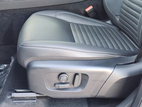 Certified 2025 Land Rover Discovery Sport Dynamic SE image 26