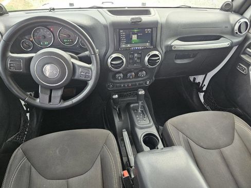 Used 2014 Jeep Wrangler Unlimited Sahara w/ Dual Top Group AWD/4WD image 5