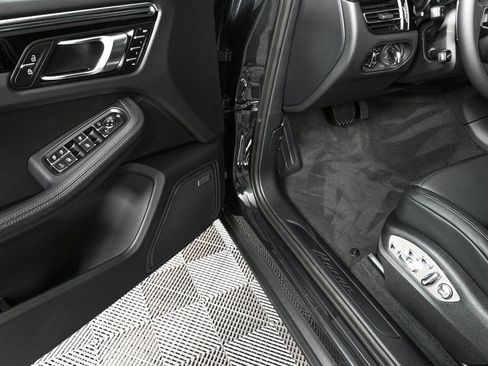 Certified 2026 Porsche Macan image 8