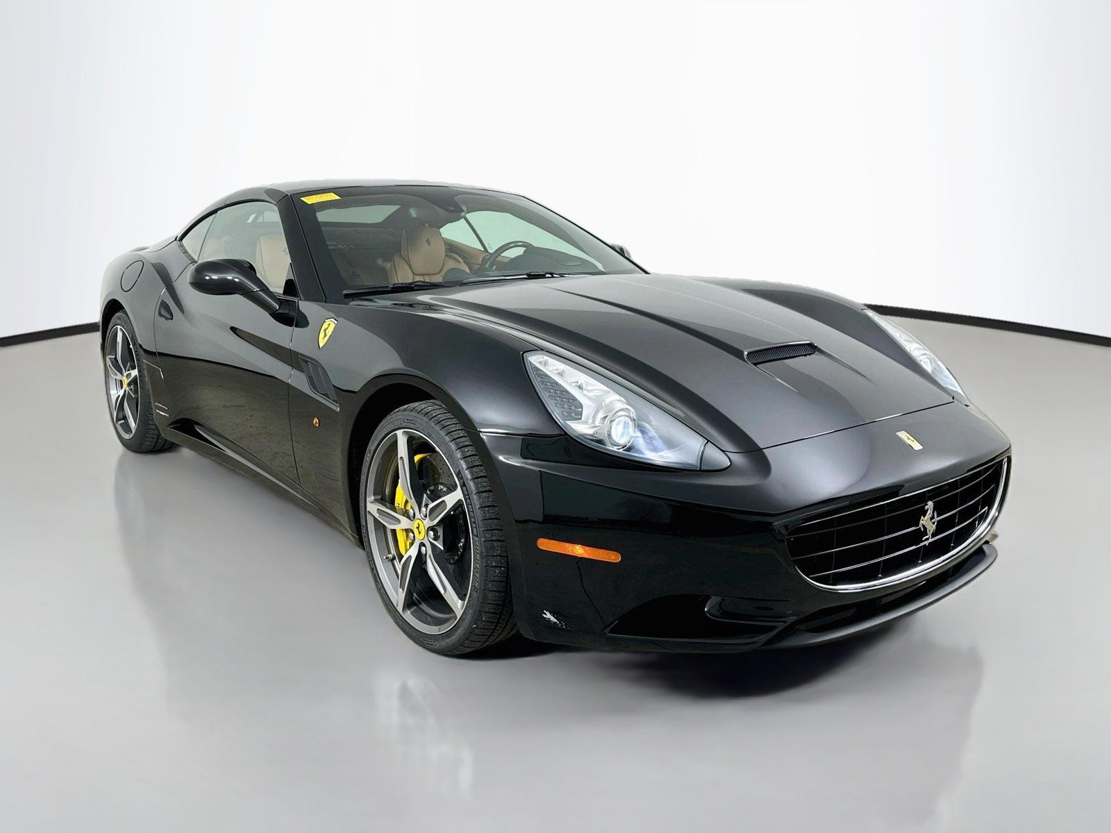 Used 2014 Ferrari California RWD image 3
