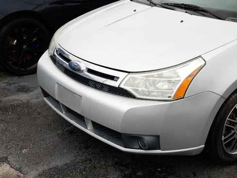 Used 2010 Ford Focus SE image 29