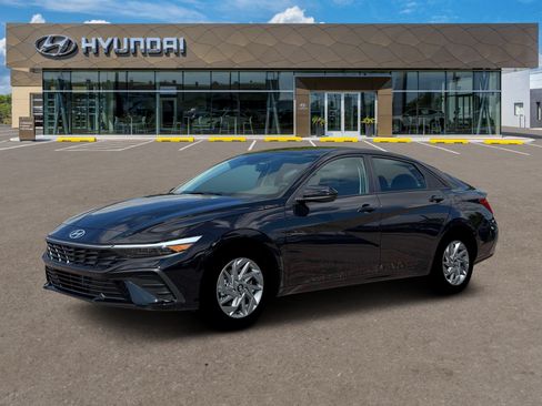 Certified 2026 Hyundai Elantra Hybrid FWD image 2