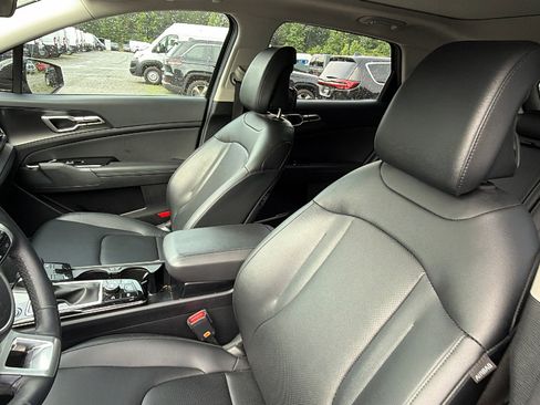 Used 2025 Kia Sportage EX w/ Premium Package FWD image 17
