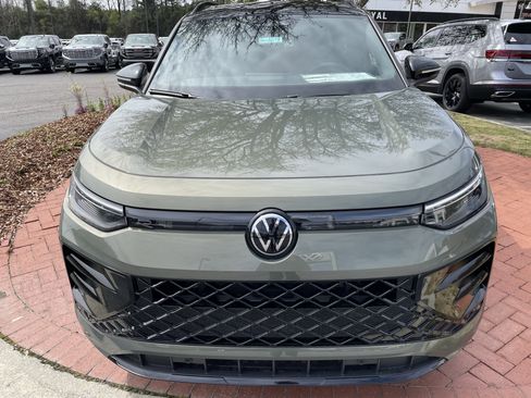New 2026 Volkswagen Tiguan SE R-Line FWD image 2