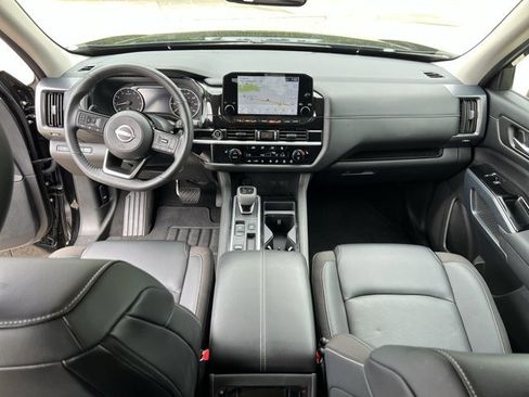 Used 2024 Nissan Pathfinder SL FWD image 21