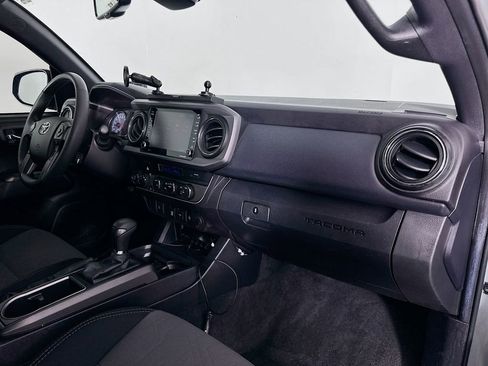 Used 2022 Toyota Tacoma TRD Off-Road AWD/4WD image 27