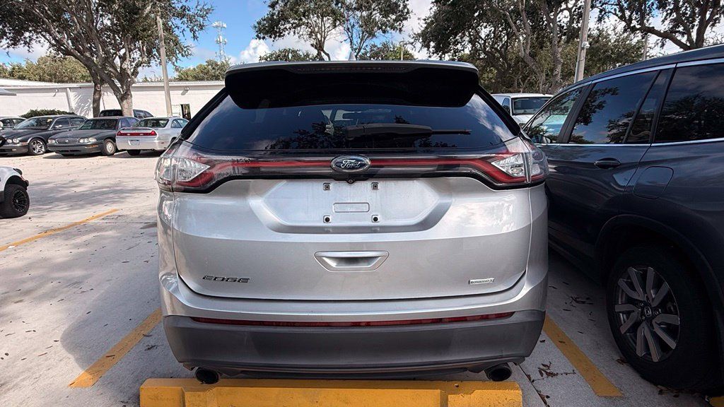 Used 2018 Ford Edge SE FWD image 10