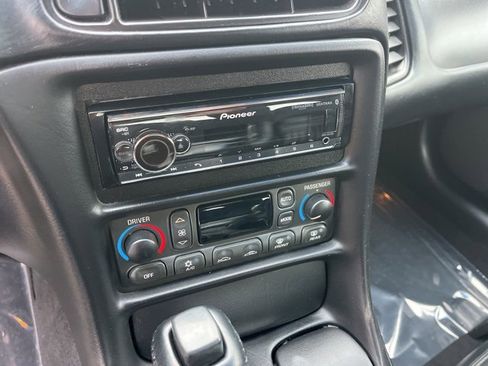 Used 2004 Chevrolet Corvette Coupe w/ Roof Package image 27