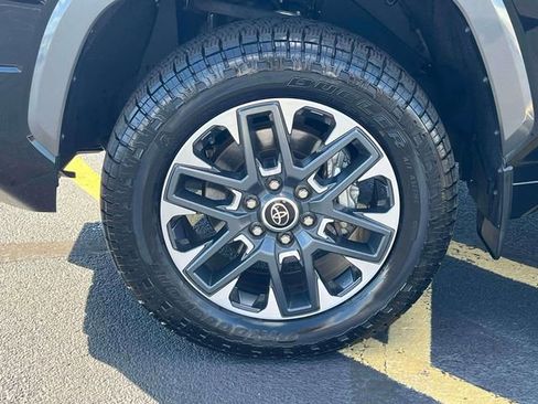 Used 2022 Toyota Tundra Limited image 7