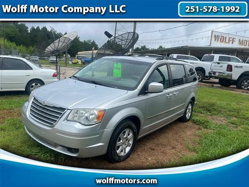 Used 2010 Chrysler Town & Country Touring FWD image 1