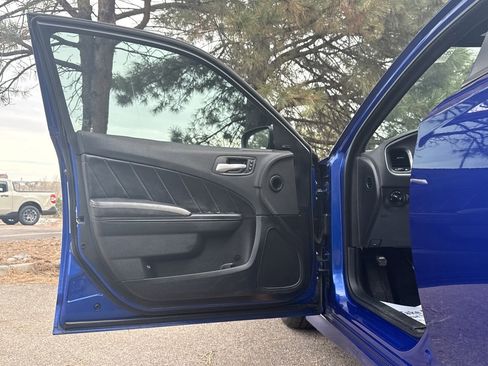 Used 2018 Dodge Charger R/T image 9