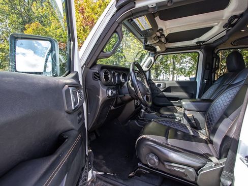 Used 2020 Jeep Wrangler Unlimited Sahara image 8