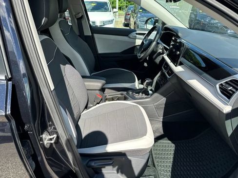 Certified 2025 Volkswagen Taos SE w/ Panoramic Sunroof Package AWD/4WD image 35