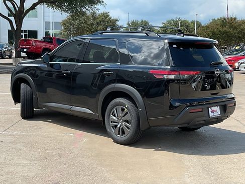 New 2025 Nissan Pathfinder SV w/ Black Appearance Package image 7