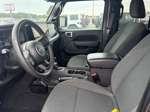 Used 2024 Jeep Wrangler Unlimited AWD/4WD image 13