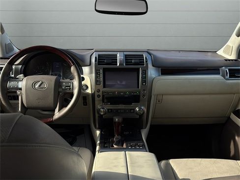 Used 2017 Lexus GX 460 Premium image 19