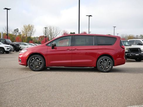 New 2026 Chrysler Pacifica Select image 44