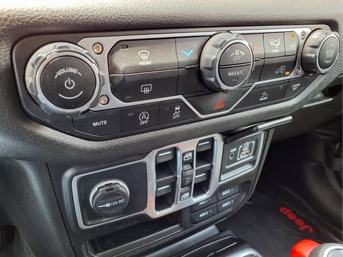 Used 2025 Jeep Gladiator Sport AWD/4WD image 17