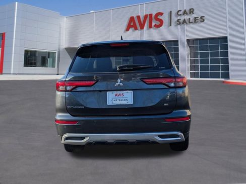 Used 2024 Mitsubishi Outlander SE image 7