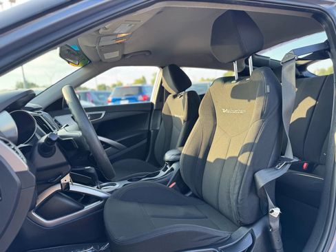 Used 2016 Hyundai Veloster Coupe 3D image 11